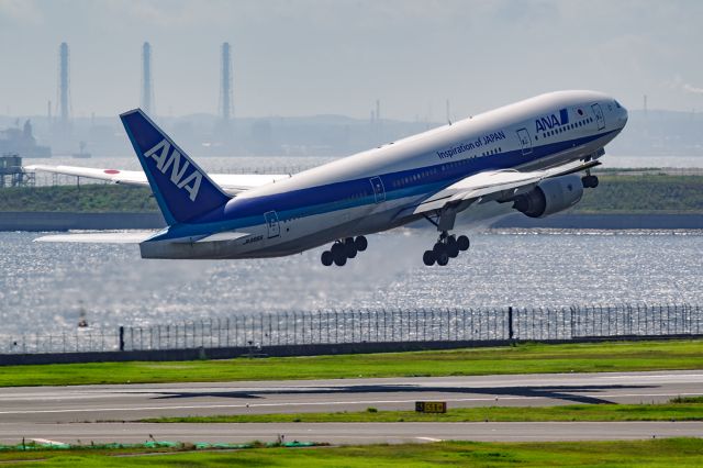 Boeing 777-200 (JA8969)