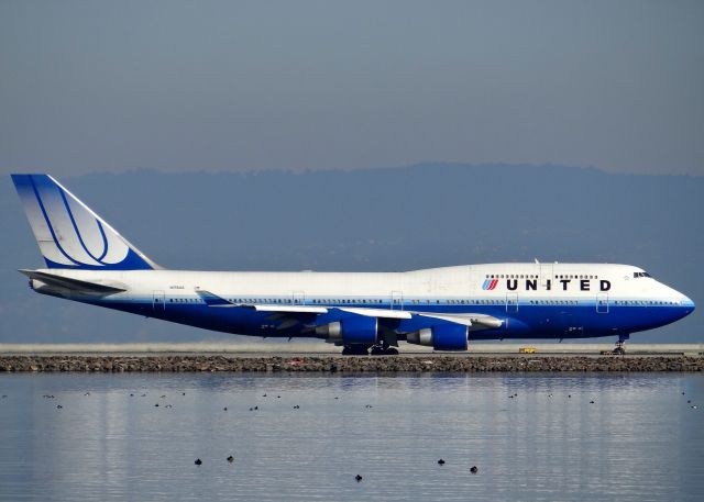 Boeing 747-400 (N174UA) - United 747-400 still in old livery is always refreshing to see.