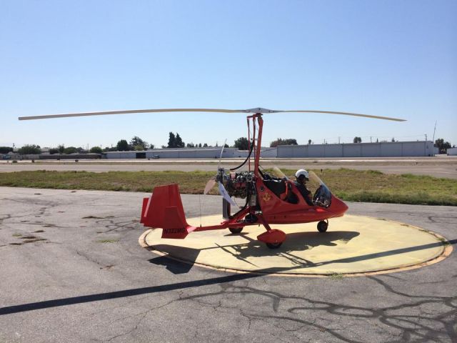 Experimental 100kts (N322MG) - Gyroplane N322MG "Missing Link II" on the ramp at Fullerton, California.  Pilot- Paul Salmon