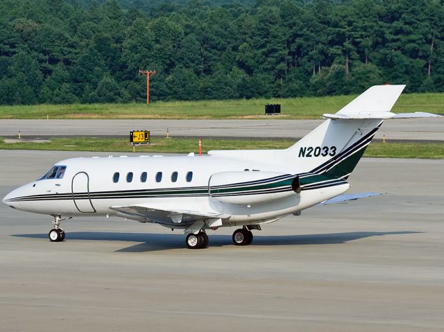 Hawker 800 (N2033)