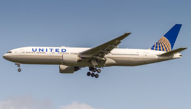 Boeing 777-200 (N223UA) - United 988 arrives into KIAD from Frankfurt