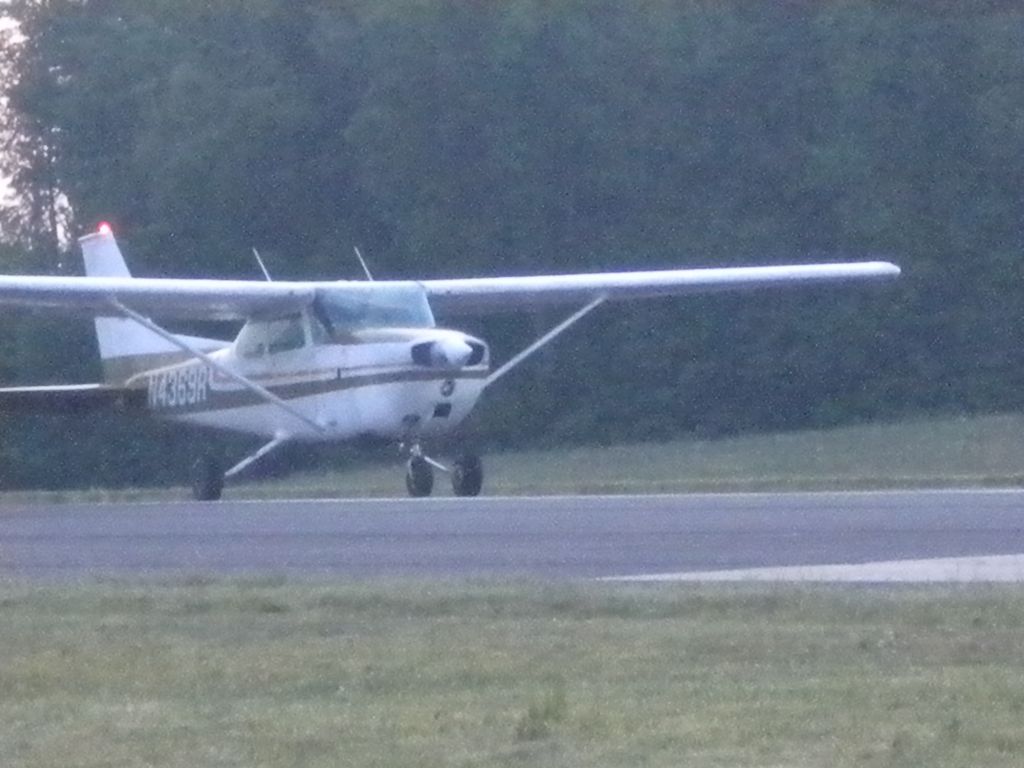 Cessna Skyhawk (N4369R)