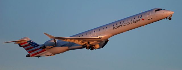 Canadair Regional Jet CRJ-900 (N951LR) - phoenix sky harbor international airport 25JAN20