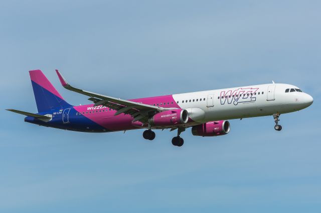 Airbus A321 (HA-LXO) - WAW SPOTTING