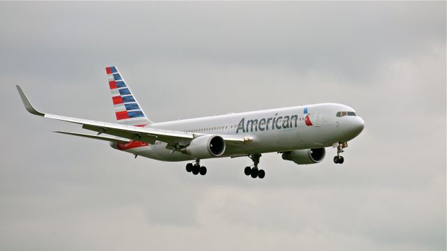 BOEING 767-300 (N345AN) - AAL9644 from KTUL on final to Rwy 16R on 5/29/14. (LN:906 / cn 33084).