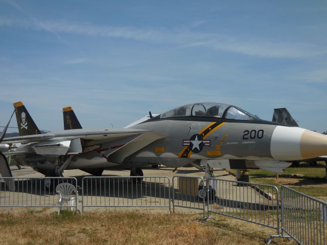 Grumman F-14 Tomcat (16-0889) - VF-24