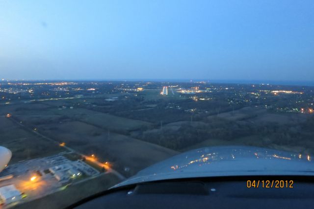 Piper PA-30 Twin Comanche (N8788Y) - Shirt final Runway 5 at KUGN at dusk