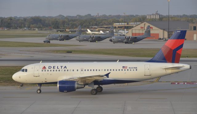 Airbus A319 (N341NB) - Taxiing for departure