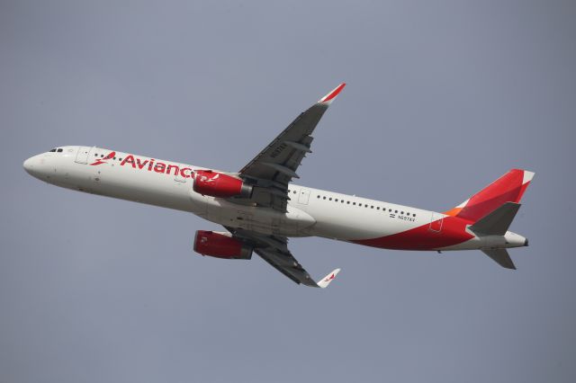 Airbus A320 (N697AV)