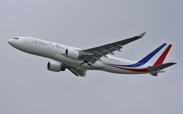 Airbus A330-300 (F-RARF) - french air force a330 f-rarf training at shannon 29/6/15.