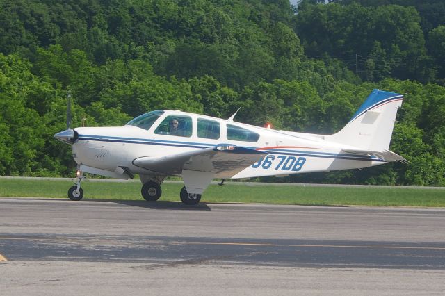 Beechcraft Bonanza (33) (N867DB)