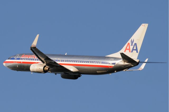 Boeing 737-800 (N930AN) - Seen in KDCA on 4/29/2010.