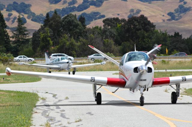 Beechcraft 35 Bonanza (N3251C) - Beechcraft Bonanza V35 taxing in with an A36 Bonanza behind it after a formation flight at the San Martin Airport.