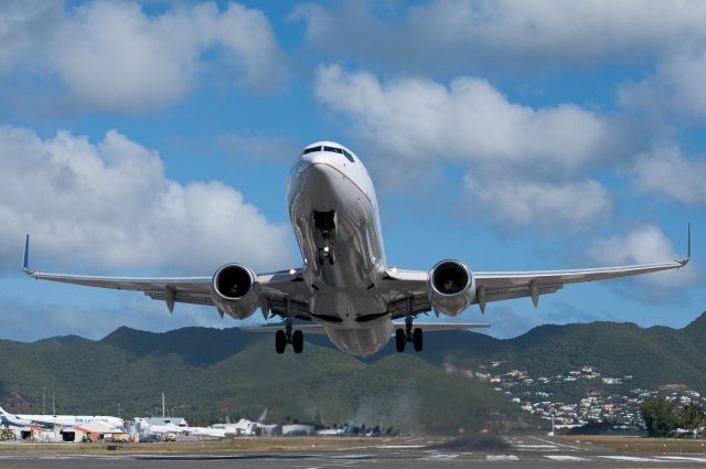 Boeing 737-800 (N37253)