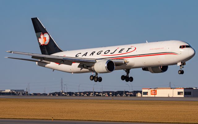 BOEING 767-300 (C-GUAJ)