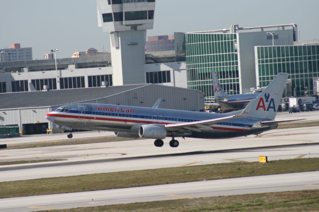 Boeing 737-700 (N976AN)