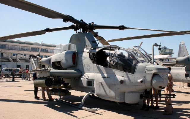 Bell Textron AH-1Z Super Cobra — - Bell Textron AH-1Z Super Cobra, Paris Le Bourget Air Show in june 2011