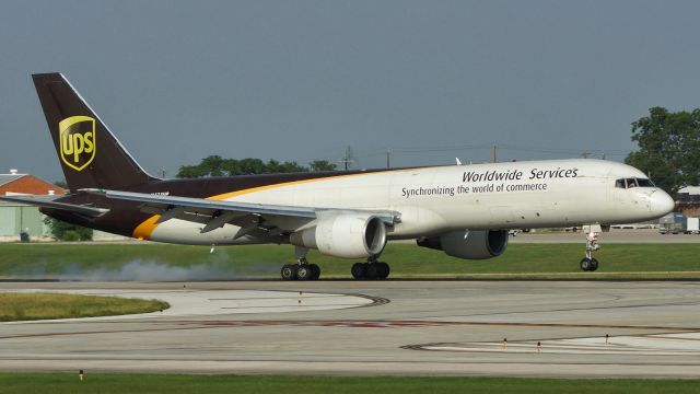 Boeing 757-200 (N422UP) - Right main finally down on 22 after riding the left after a 1000' or so. July 1,2020