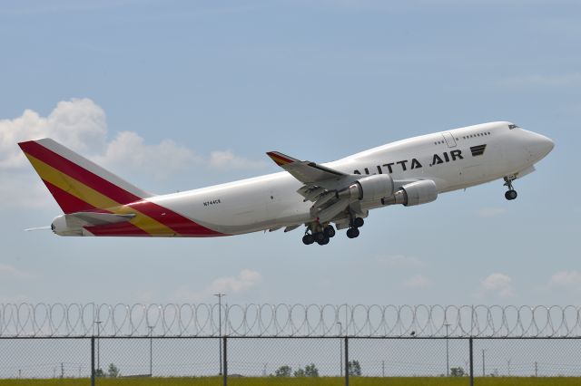 Boeing 747-400 (N744CK) - 07-04-25 23L