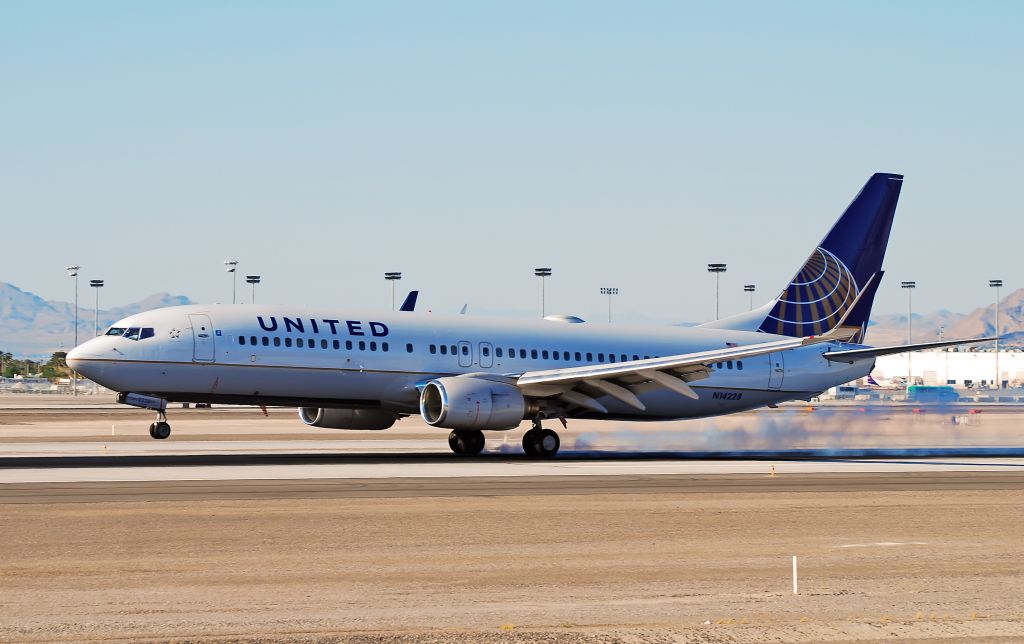 Boeing 737-800 (N14228) - United Airlines Boeing 737-824 N14228 (cn 28792/281)  Las Vegas - McCarran International (LAS / KLAS) USA - Nevada, June 02, 2011 Photo: Tomás Del Coro