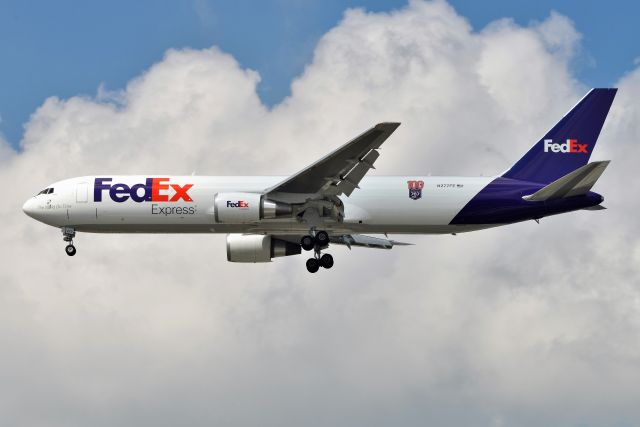 BOEING 767-300 (N277FE) - FedEx's 100th 767. Special sticker applied to aft fuselage. 09-17-21 landing 23-L.