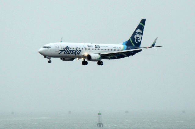 Boeing 737-800 (N564AS) - AS 12 from Seattle arriving in a torrential downpour