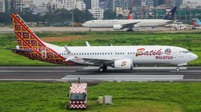 Boeing 737-700 (9M-LRF)