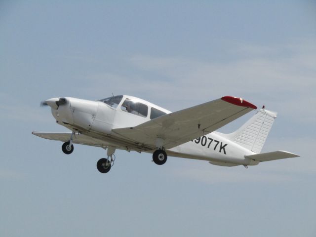 Piper Cherokee (N9077K) - Taking off RWY 24