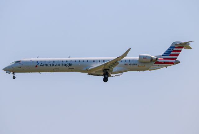 Canadair Regional Jet CRJ-900 (N589NN)