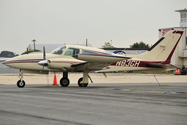 Cessna 310 (N83GH) - Seen at KFDK on 9/8/2009.    a href=http://discussions.flightaware.com/profile.php?mode=viewprofile&u=269247  Profile/a