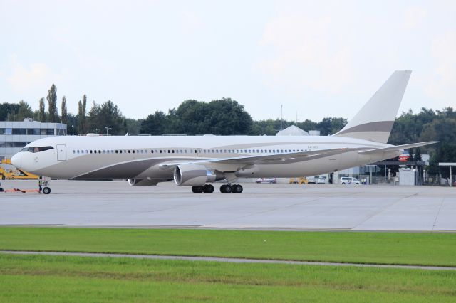 BOEING 767-300 (P4-MES)