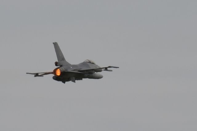 Lockheed F-16 Fighting Falcon —