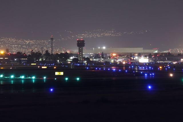 — — - Airport Mexico City Nigth.