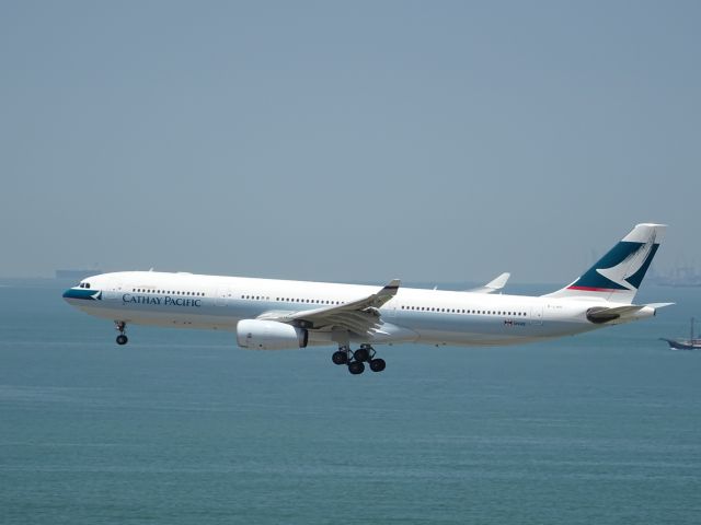 Airbus A330-300 (B-LAH)