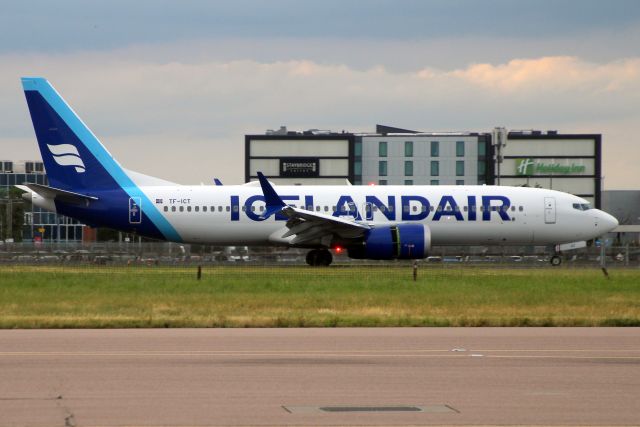 Boeing 737 MAX 8 (TF-ICT) - Landing on rwy 09L on 12-Jul-24 operating flight ICE454 from BIKF.