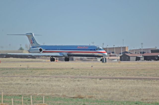 McDonnell Douglas MD-83 (N571AA)