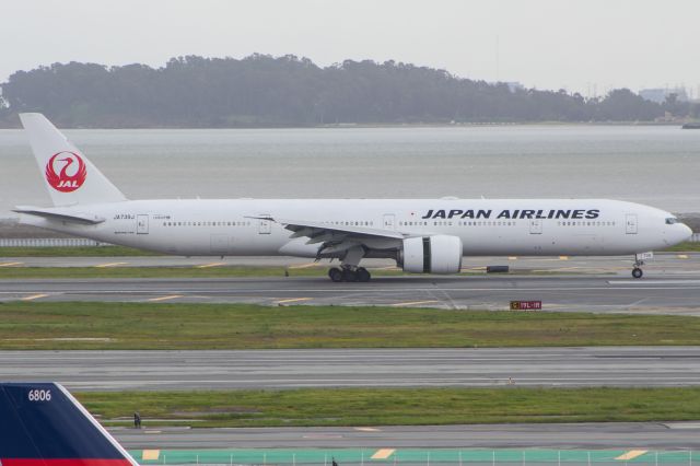 BOEING 777-300ER (JA739J)