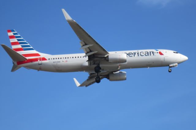 Boeing 737-800 (N958NN)