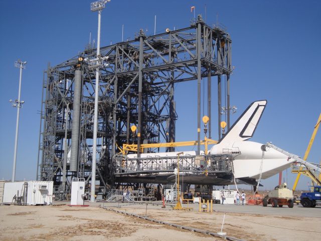 — — - Space Shuttle Orbiter Discovery STS-128 post-landing processing at NASA-DFRC Mate-Demate Device (MDD)