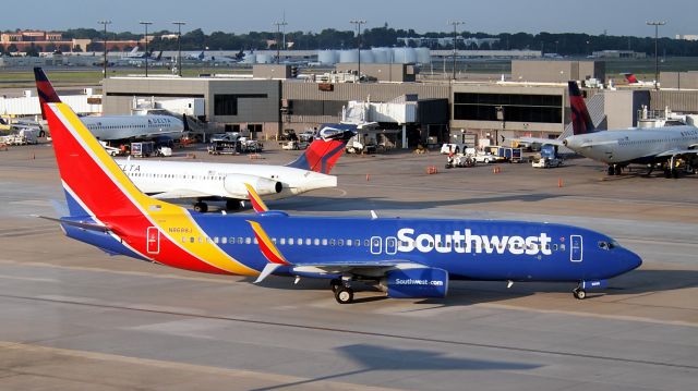 Boeing 737-800 (N8688J)