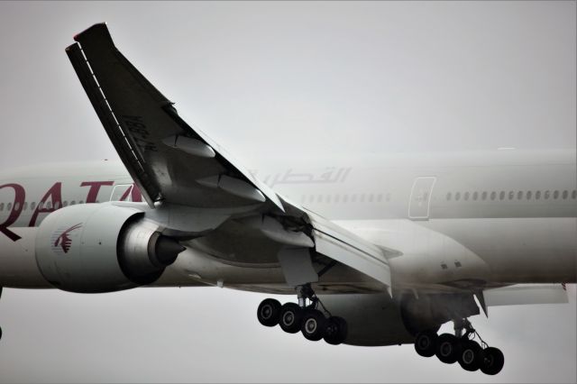 BOEING 777-200LR (A7-BBA) - 11-11-21