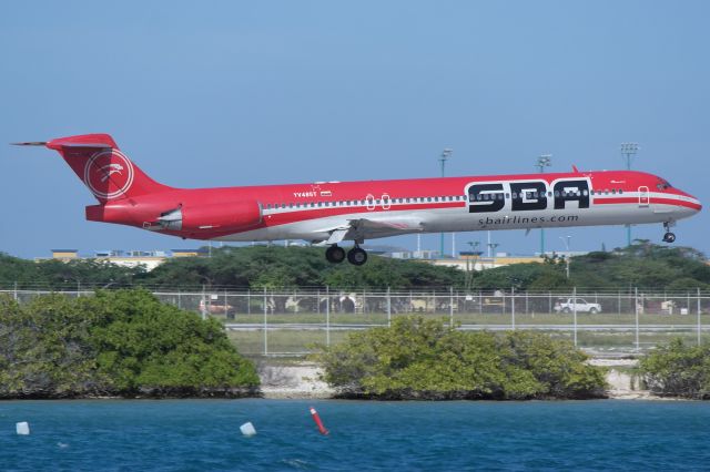 McDonnell Douglas MD-83 (YV-485T)