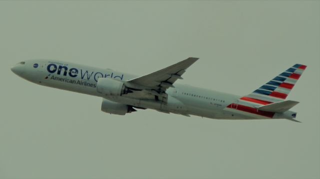 Boeing 777-200 (N796AN)