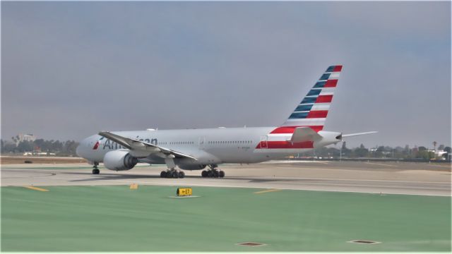 Boeing 777-200 (N753AN) - Takeoff LAX