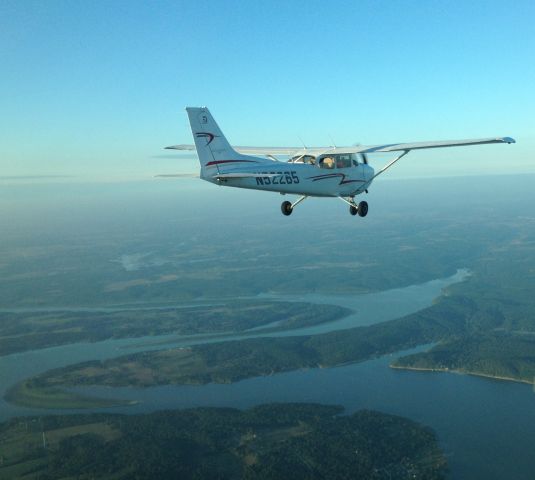 Cessna Skyhawk (N52265) - AlphaPilotAcademy.com s Cessna C-172S Skyhawk over Lake O The Cherokee at 5,500 near Grand Lake Regional Airports (1K8 and 3O9) in Oklahoma. G1000 with GFC700 based at KSUS.  Taken from APAs C-172RG by Chief Pilot Scott Thompson (founder of soon-to-be-released FREE aviation resources site:br /a rel=nofollow href=http://www.TranformationalGiftofFlight.comhttp://www.TranformationalGiftofFlight.com/a )