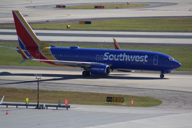 Boeing 737-800 (N8546V)