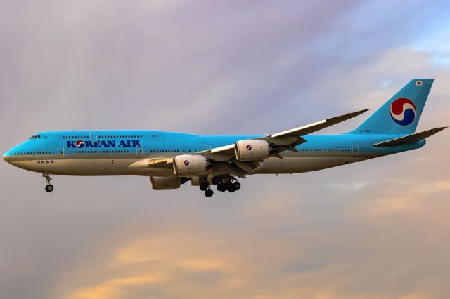 BOEING 747-8 (HL7633) - evening