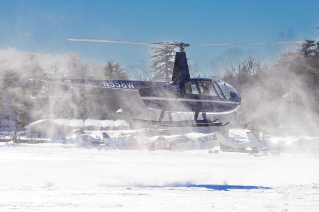 Robinson R-44 (N558W)