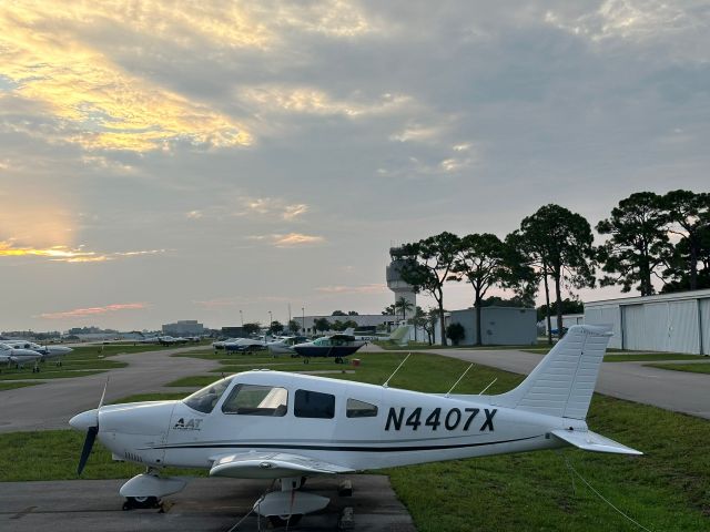 Piper Cherokee (N4407X)