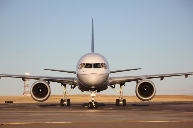 Boeing 757-200 (N556UA) - Just landed at DIA and taxiing to its gate.